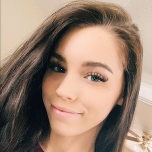 Meet your Posher, Ainsley